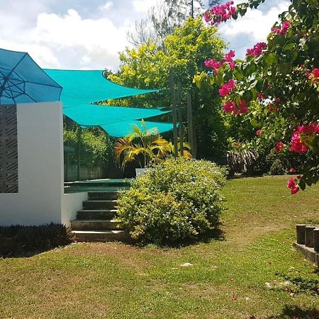 Ancella'S Garden Apartment-Beach-5Min Drive, 1 Hr Montego Bay, 25 Mins Ocho Rios, Continental Breakfast Runaway Bay Bagian luar foto