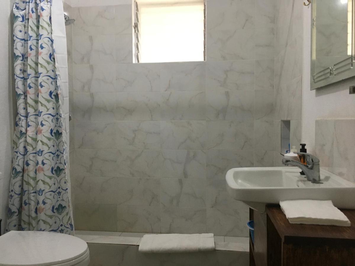 Ancella'S Garden Apartment-Beach-5Min Drive, 1 Hr Montego Bay, 25 Mins Ocho Rios, Continental Breakfast Runaway Bay Bagian luar foto